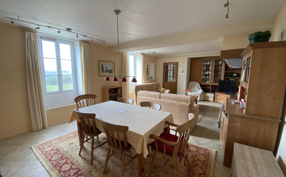 Beautiful renovated Bearnaise Farmhouse with Exceptional Views of the Pyrenees Mountains